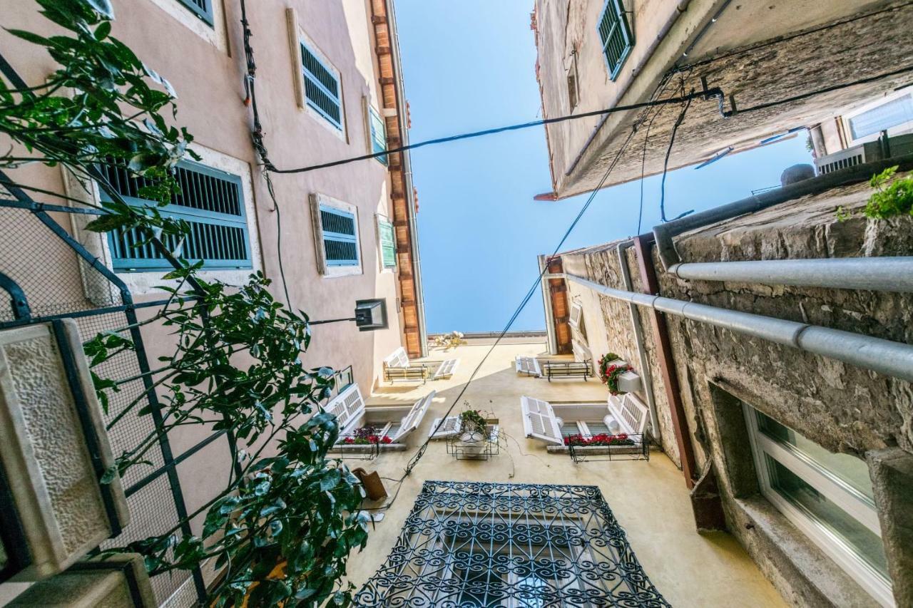 Beautiful Rustical Apt Ana In The Heart Of Rovinj Exterior photo
