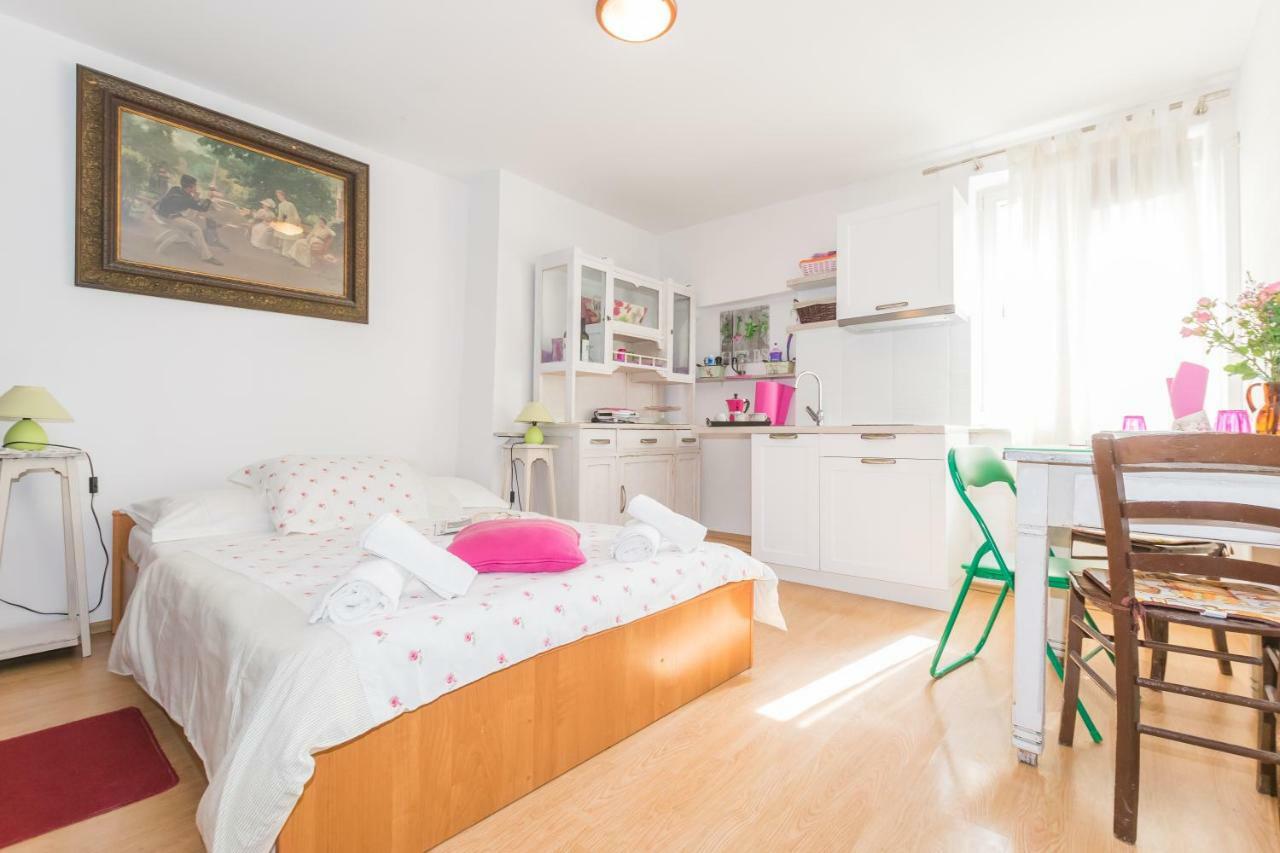 Beautiful Rustical Apt Ana In The Heart Of Rovinj Exterior photo