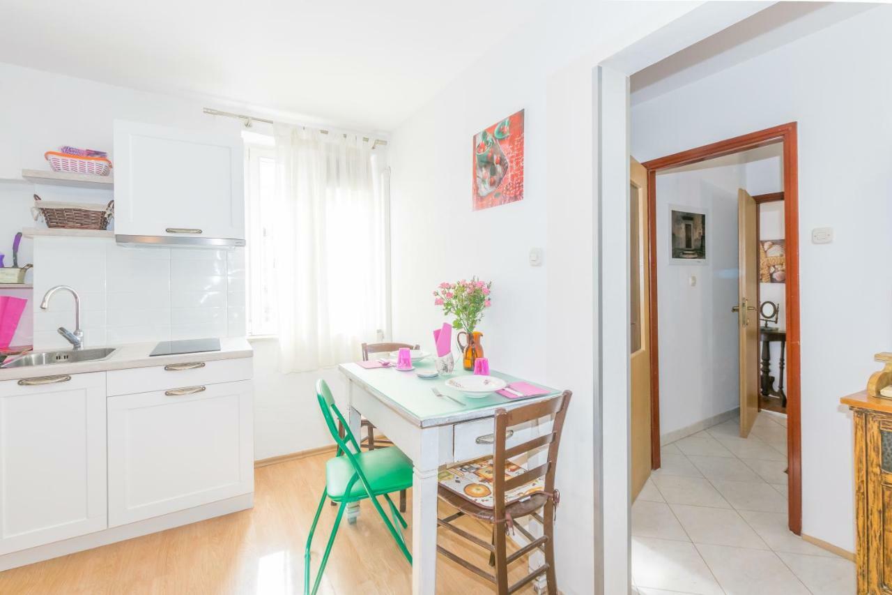 Beautiful Rustical Apt Ana In The Heart Of Rovinj Exterior photo