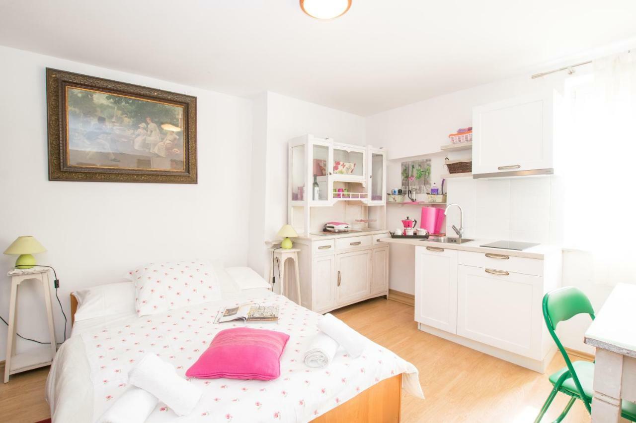 Beautiful Rustical Apt Ana In The Heart Of Rovinj Exterior photo