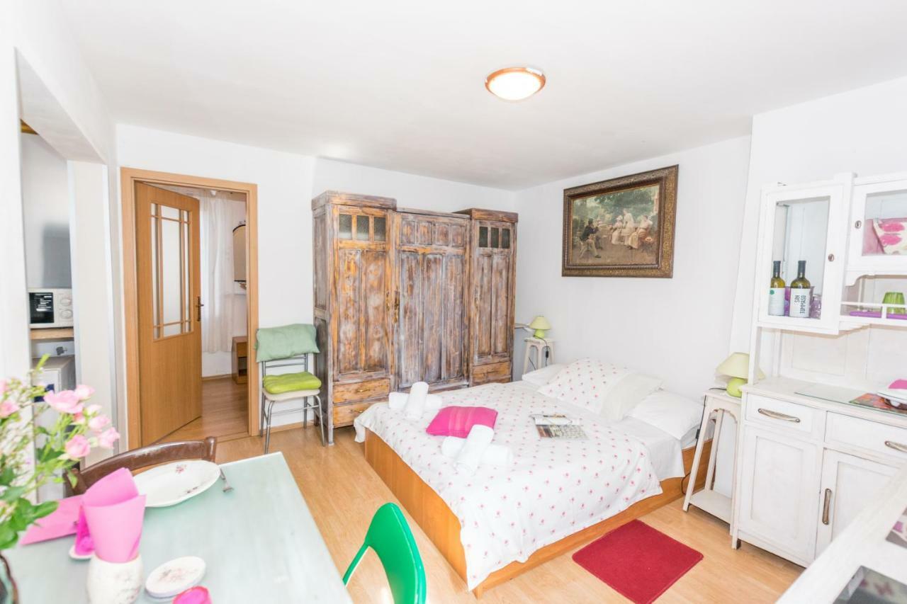Beautiful Rustical Apt Ana In The Heart Of Rovinj Exterior photo