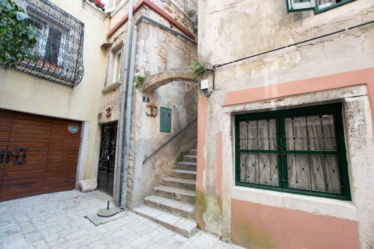 Beautiful Rustical Apt Ana In The Heart Of Rovinj Exterior photo