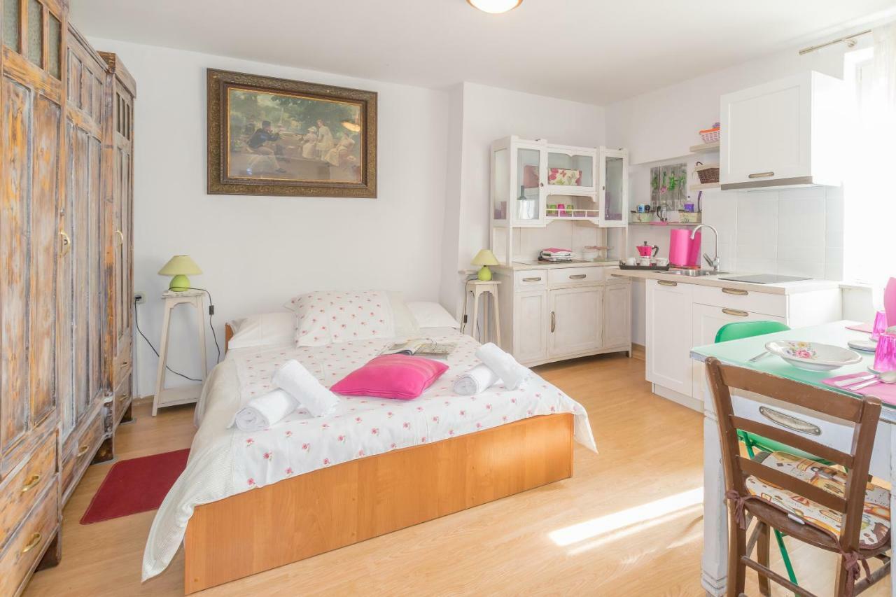 Beautiful Rustical Apt Ana In The Heart Of Rovinj Exterior photo