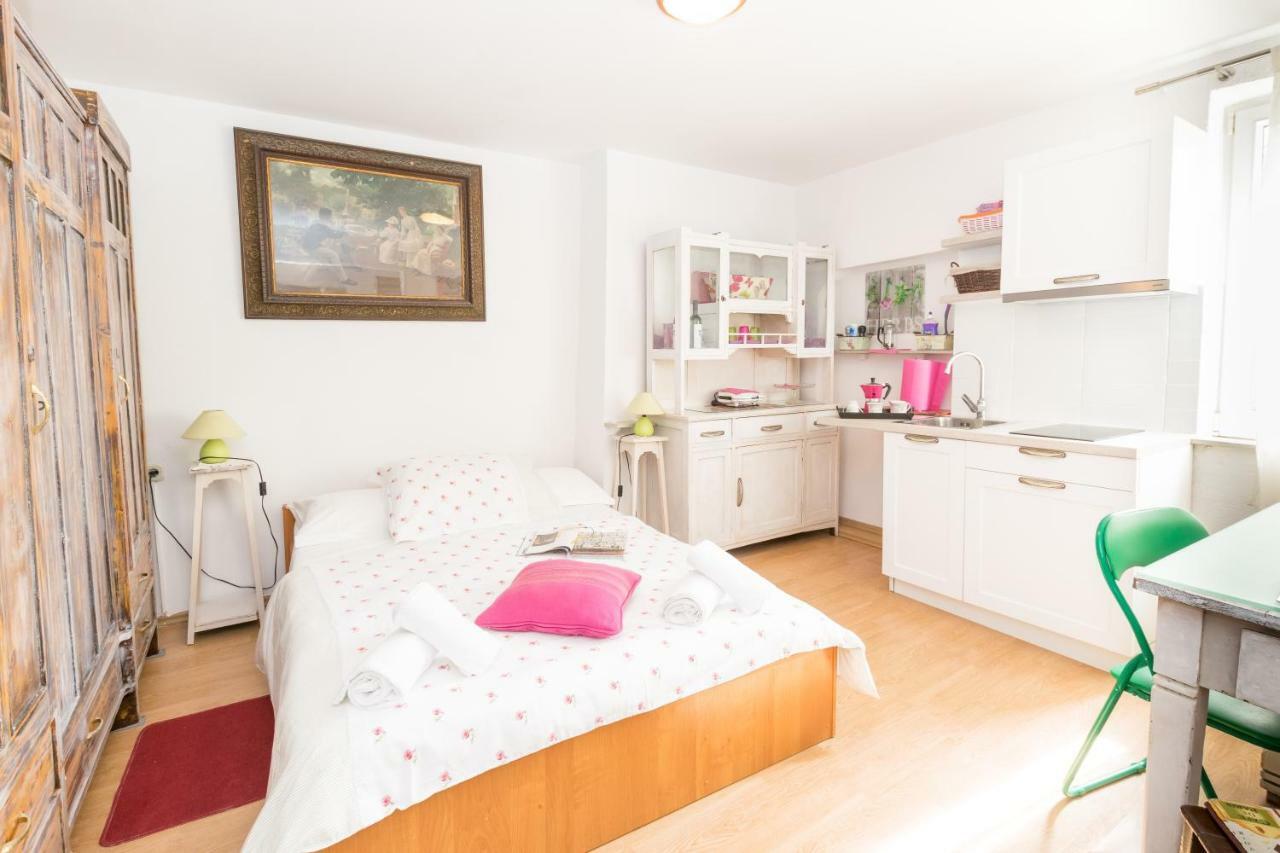 Beautiful Rustical Apt Ana In The Heart Of Rovinj Exterior photo