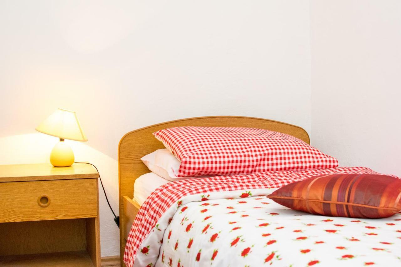 Beautiful Rustical Apt Ana In The Heart Of Rovinj Exterior photo