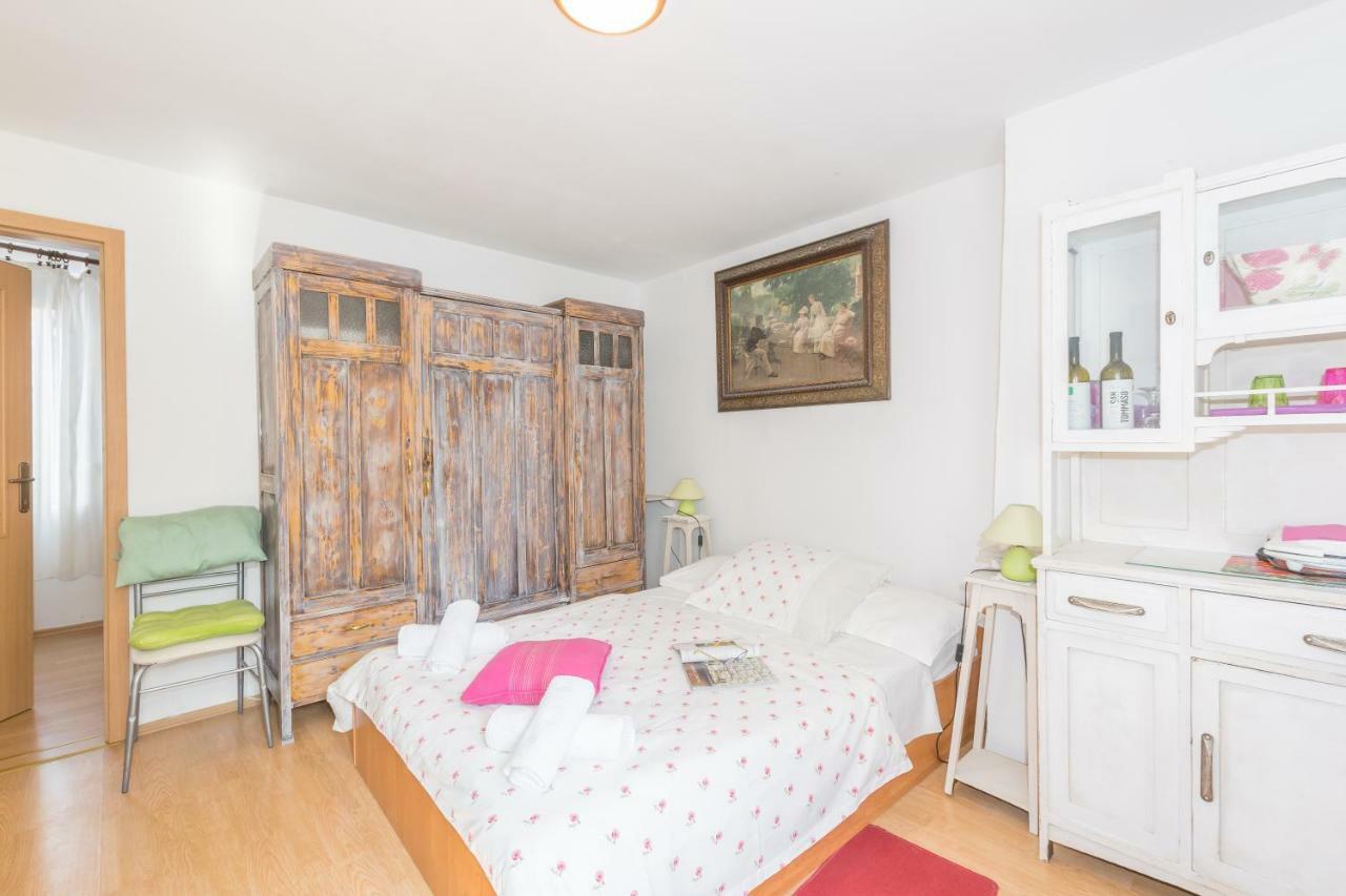 Beautiful Rustical Apt Ana In The Heart Of Rovinj Exterior photo