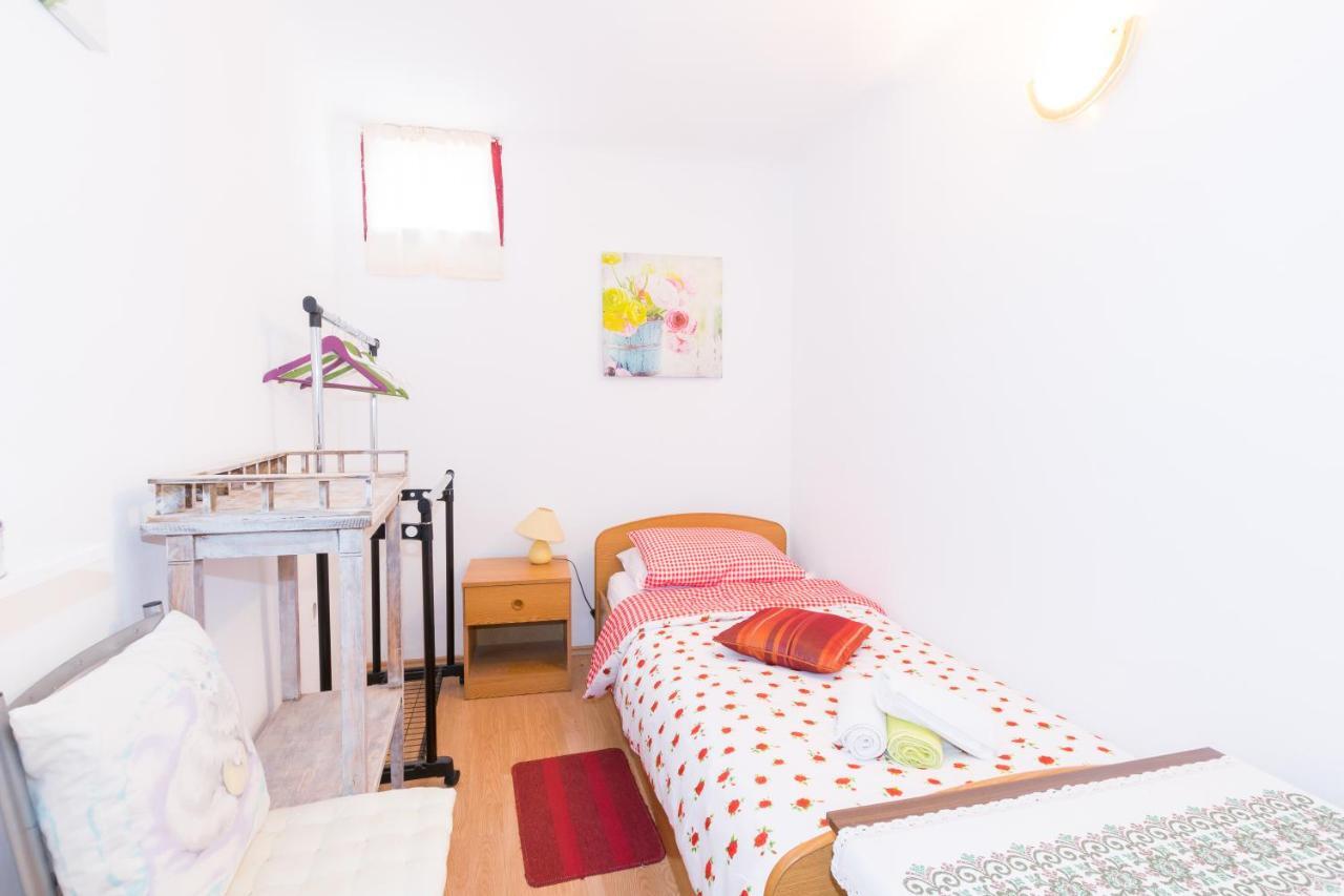 Beautiful Rustical Apt Ana In The Heart Of Rovinj Exterior photo